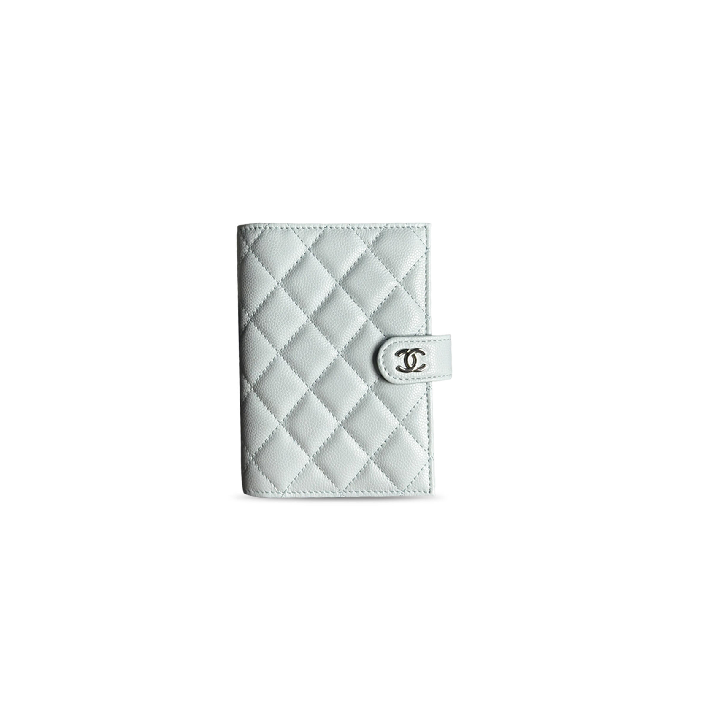 CHANEL LAMBSKIN QUILTED PASSPORT HOLDER A96066 (15*10*3cm)